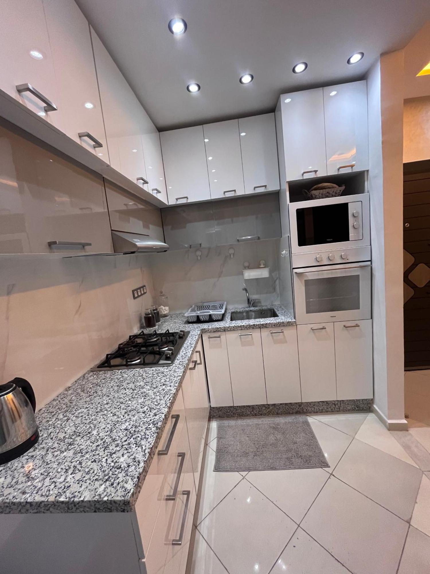 Appartement Renove Avec Style Et Parking Surveille Marrakesh